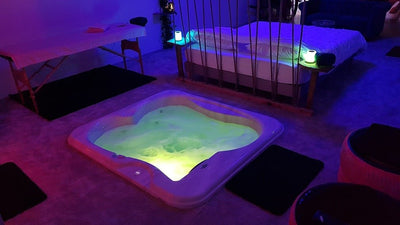 Chuttt... Love Room Fraise - Love’nSpa - weekend en amoureux, love rooms avec spa ou jacuzzi privatif