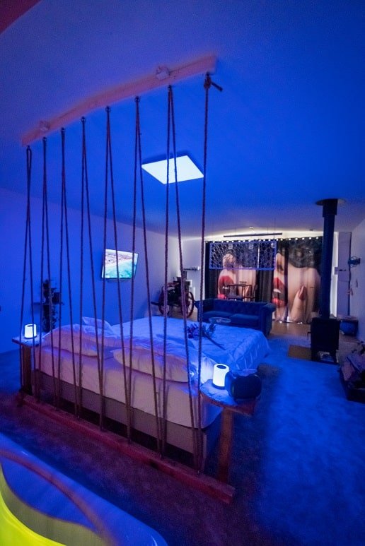 Chuttt... Love Room Framboise - Love’nSpa - weekend en amoureux, love rooms avec spa ou jacuzzi privatif