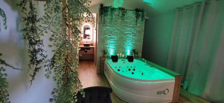 Cjour 85 - L'essentiel Love 85 - Love’nSpa - weekend en amoureux, love rooms avec spa ou jacuzzi privatif12 de Cjour 85 - L'essentiel Love 85
