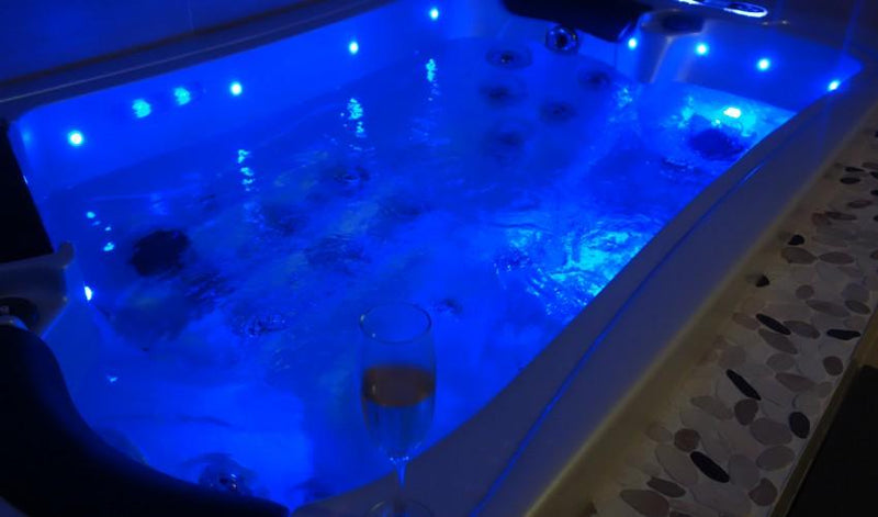 DOMAINE DE LA BESNERIE La Suit’ Baliwood - Love’nSpa - weekend en amoureux, love rooms avec spa ou jacuzzi privatif