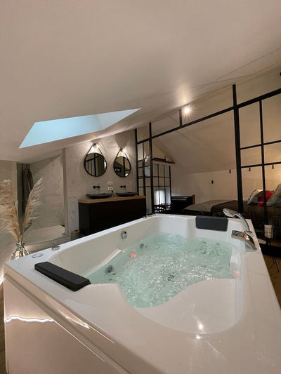 Entre nous - Le Maréchal - Love’nSpa - weekend en amoureux, love rooms avec spa ou jacuzzi privatif
