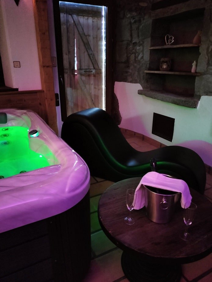 Gite à la ferme - Spa privé - Love’nSpa - weekend en amoureux, love rooms avec spa ou jacuzzi privatif