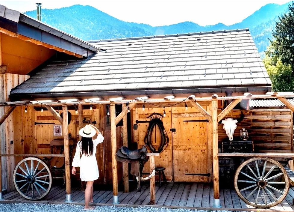 Gîte La Patte Nordic - Le Saloon & Spa - Love’nSpa - weekend en amoureux, love rooms avec spa ou jacuzzi privatif2 de Gîte La Patte Nordic - Le Saloon & Spa
