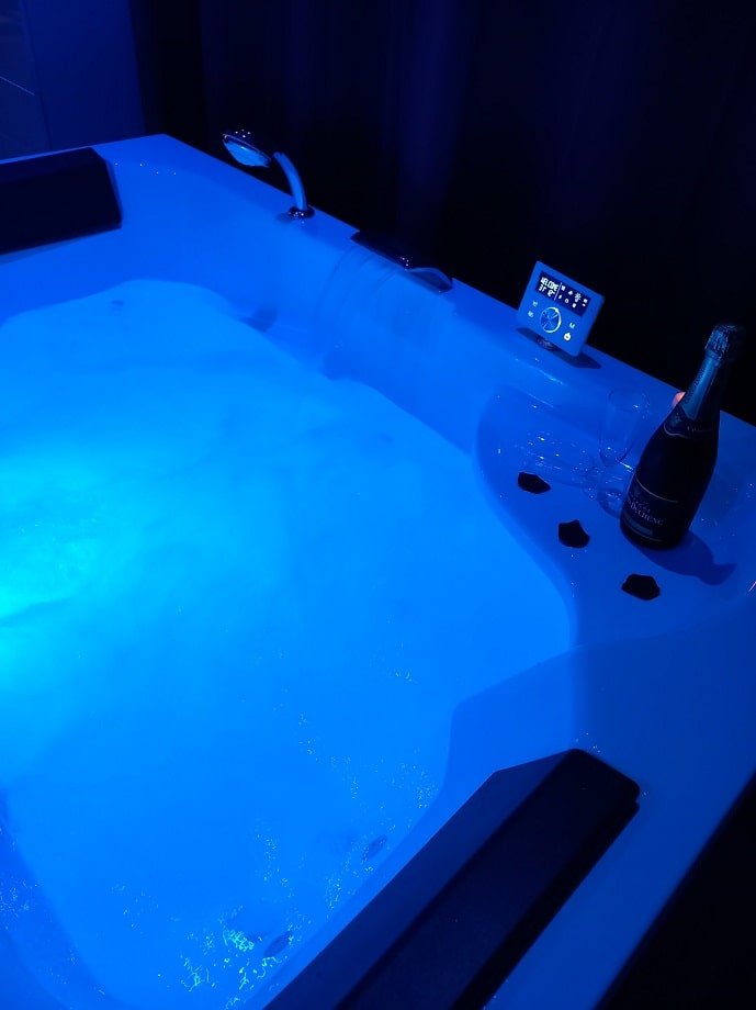 Gîtes & SPA du Bien-être - Love’nSpa - weekend en amoureux, love rooms avec spa ou jacuzzi privatif