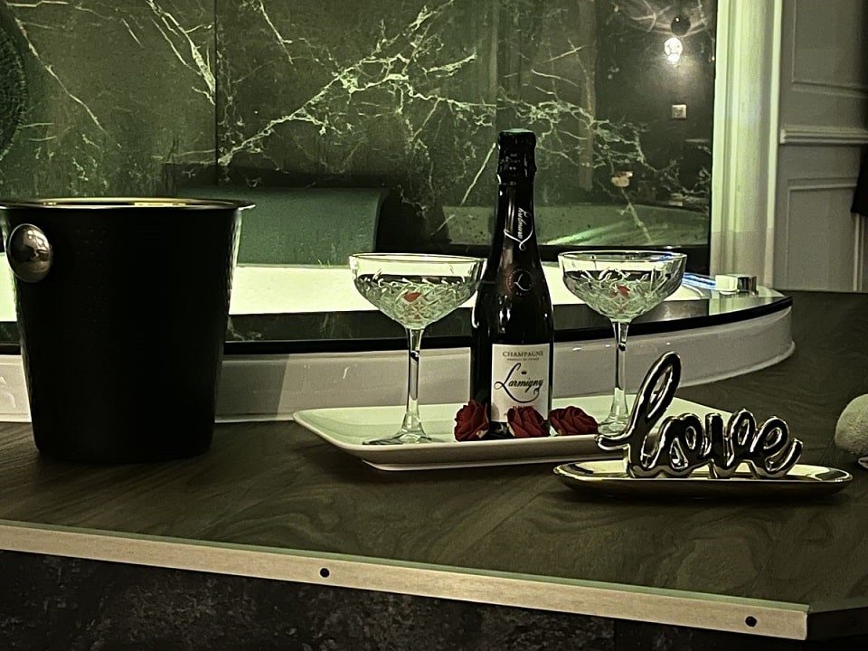 Kastell Ô fil de l’eau - Suite KassiÔpée - Love’nSpa - weekend en amoureux, love rooms avec spa ou jacuzzi privatif4 de Kastell Ô fil de l’eau - Suite KassiÔpée
