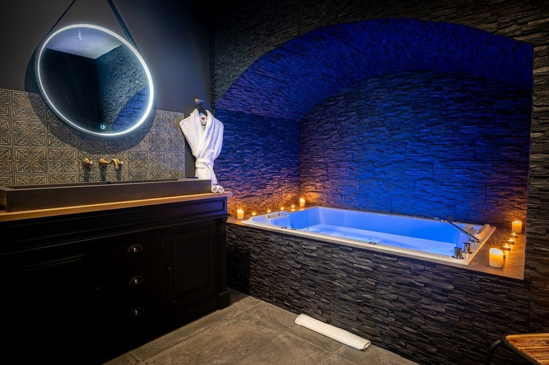 LA BASTIDE DU ROCHER - L’Ecurie - Love’nSpa - weekend en amoureux, love rooms avec spa ou jacuzzi privatif