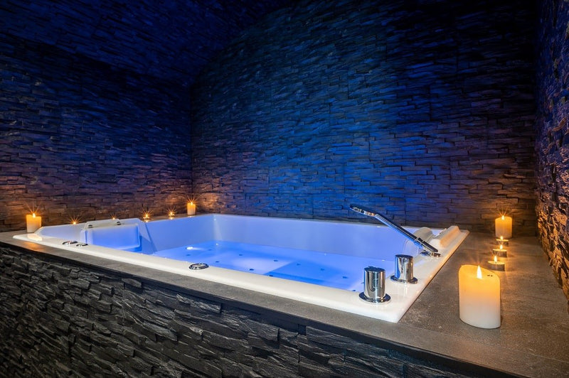 LA BASTIDE DU ROCHER - L’Ecurie - Love’nSpa - weekend en amoureux, love rooms avec spa ou jacuzzi privatif