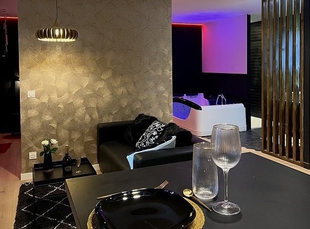 La Belle Nuit - Nuit Etoilée - Love’nSpa - weekend en amoureux, love rooms avec spa ou jacuzzi privatif