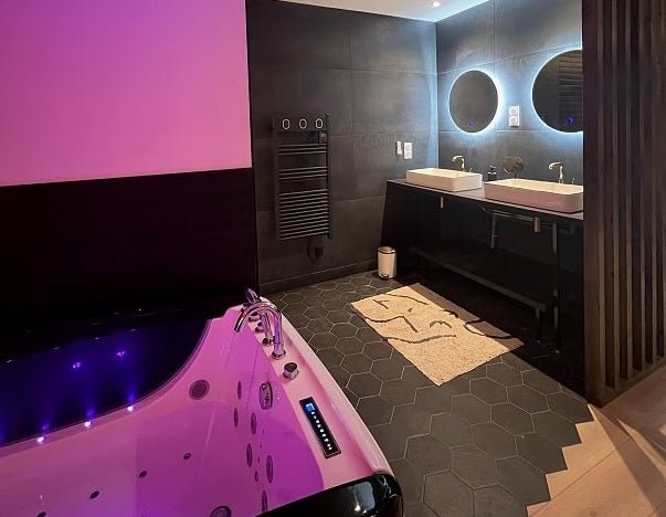 La Belle Nuit - Nuit Etoilée - Love’nSpa - weekend en amoureux, love rooms avec spa ou jacuzzi privatif4 de La Belle Nuit - Nuit Etoilée
