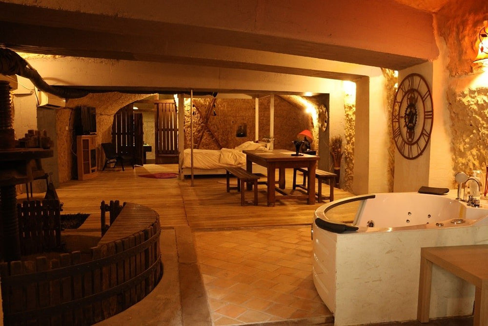 La cave du secret - Love’nSpa - weekend en amoureux, love rooms avec spa ou jacuzzi privatif1 de La cave du secret
