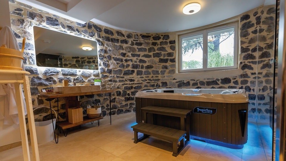 La Demeure des Sens - Love’nSpa - weekend en amoureux, love rooms avec spa ou jacuzzi privatif3 de La Demeure des Sens
