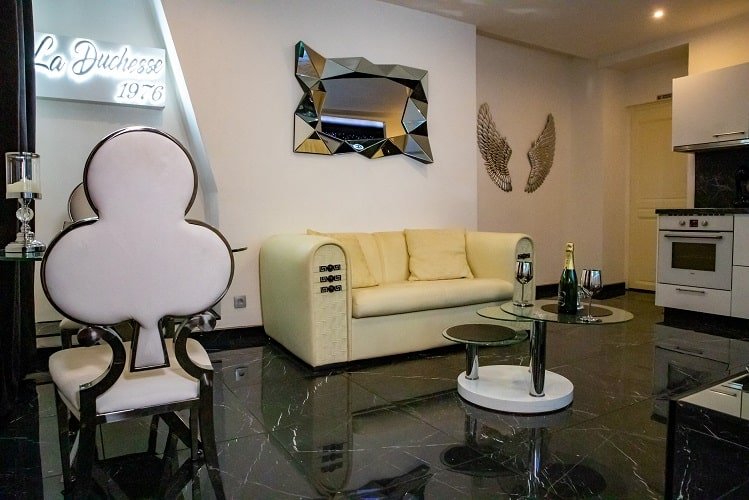 La Duchesse 1976 - Love’nSpa - weekend en amoureux, love rooms avec spa ou jacuzzi privatif3 de La Duchesse 1976
