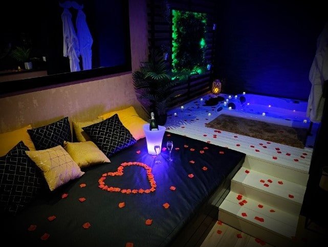 La Gaillardise - Love’nSpa - weekend en amoureux, love rooms avec spa ou jacuzzi privatif2 de La Gaillardise
