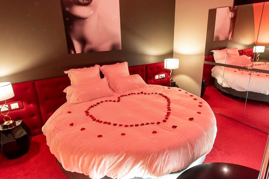 La Glamour - Love’nSpa - weekend en amoureux, love rooms avec spa ou jacuzzi privatif4 de La Glamour
