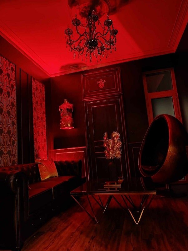 La Maison Défendue - La Cage Dorée - Love’nSpa - weekend en amoureux, love rooms avec spa ou jacuzzi privatif4 de La Maison Défendue - La Cage Dorée
