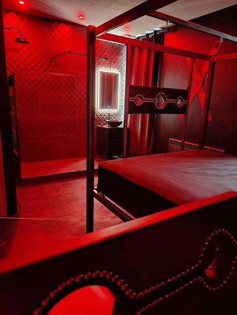 La Maison Défendue - La Cage Dorée - Love’nSpa - weekend en amoureux, love rooms avec spa ou jacuzzi privatif