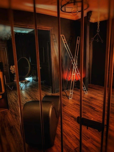 La Maison Défendue - La Cage Dorée - Love’nSpa - weekend en amoureux, love rooms avec spa ou jacuzzi privatif