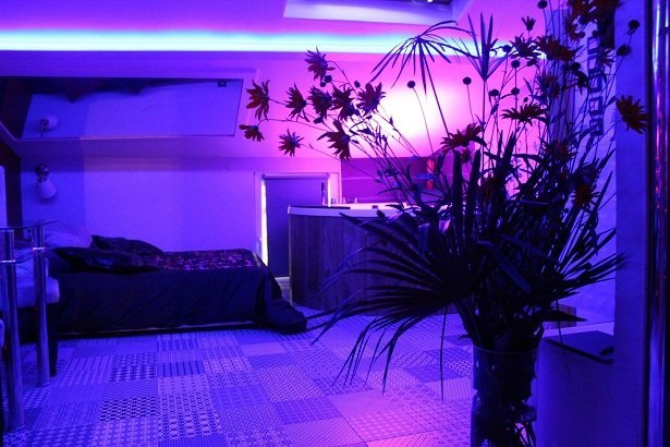 La parenthèse - Love - Love’nSpa - weekend en amoureux, love rooms avec spa ou jacuzzi privatif10 de La parenthèse - Love
