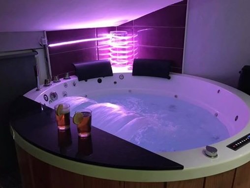 La parenthèse - Love - Love’nSpa - weekend en amoureux, love rooms avec spa ou jacuzzi privatif3 de La parenthèse - Love
