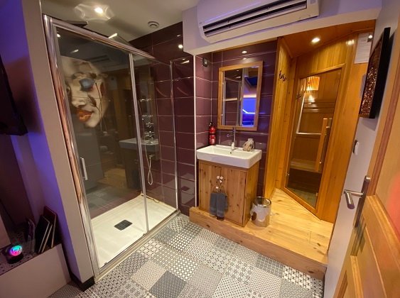 La parenthèse - Love - Love’nSpa - weekend en amoureux, love rooms avec spa ou jacuzzi privatif18 de La parenthèse - Love
