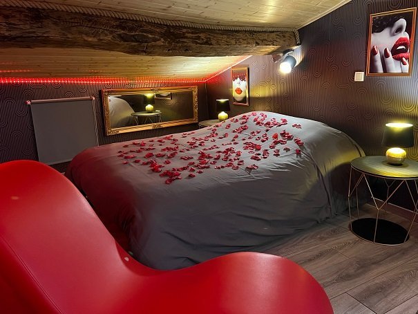 La parenthèse - SECRET ROOM - Love’nSpa - weekend en amoureux, love rooms avec spa ou jacuzzi privatif11 de La parenthèse - SECRET ROOM
