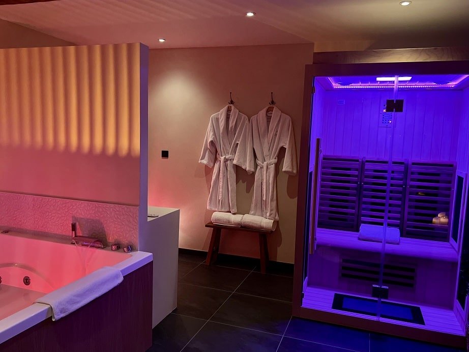 La Parenthèse Suites - La Douce - Love’nSpa - weekend en amoureux, love rooms avec spa ou jacuzzi privatif8 de La Parenthèse Suites - La Douce

