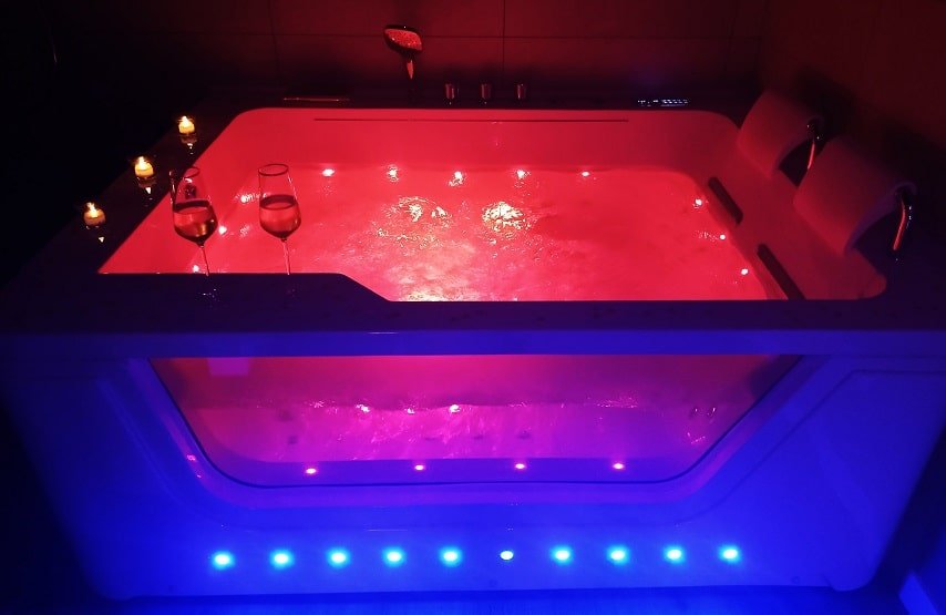 La Passionnante - Love’nSpa - weekend en amoureux, love rooms avec spa ou jacuzzi privatif1 de La Passionnante
