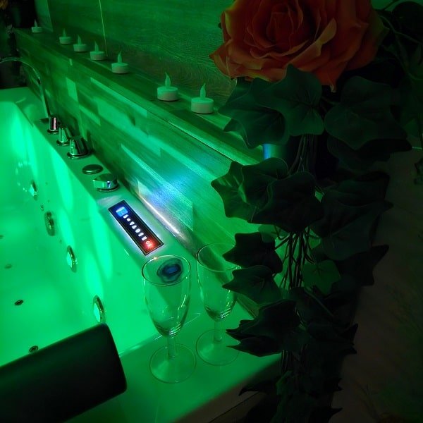 La Phine Détente Chambre&Spa - Love’nSpa - weekend en amoureux, love rooms avec spa ou jacuzzi privatif8 de La Phine Détente - Chambre&Spa
