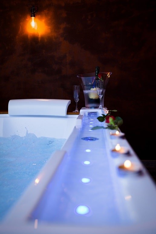 La Suite 55 - L’Industrielle - Love’nSpa - weekend en amoureux, love rooms avec spa ou jacuzzi privatif