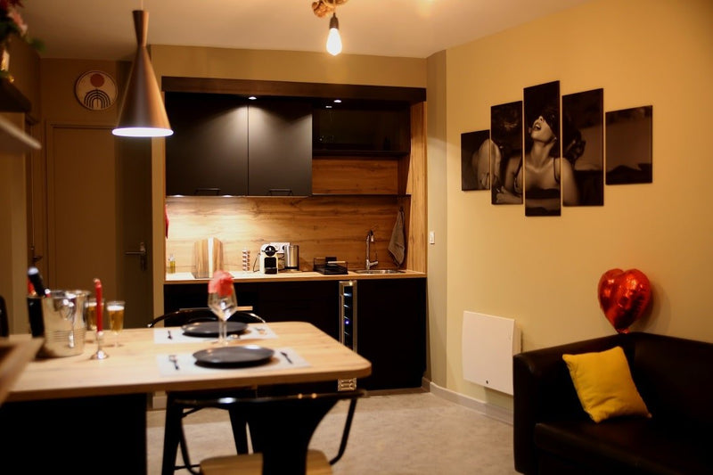 LA SUITE DES DÉSIRS - Love’nSpa - weekend en amoureux, love rooms avec spa ou jacuzzi privatif