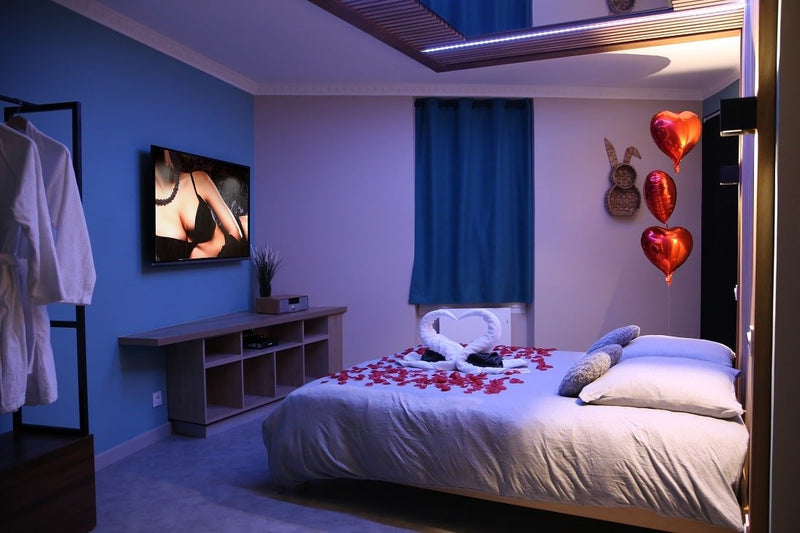 LA SUITE DES DÉSIRS - Love’nSpa - weekend en amoureux, love rooms avec spa ou jacuzzi privatif