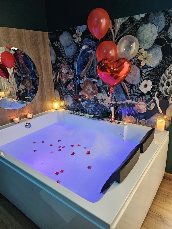 La Suite Passion - Love’nSpa - weekend en amoureux, love rooms avec spa ou jacuzzi privatif