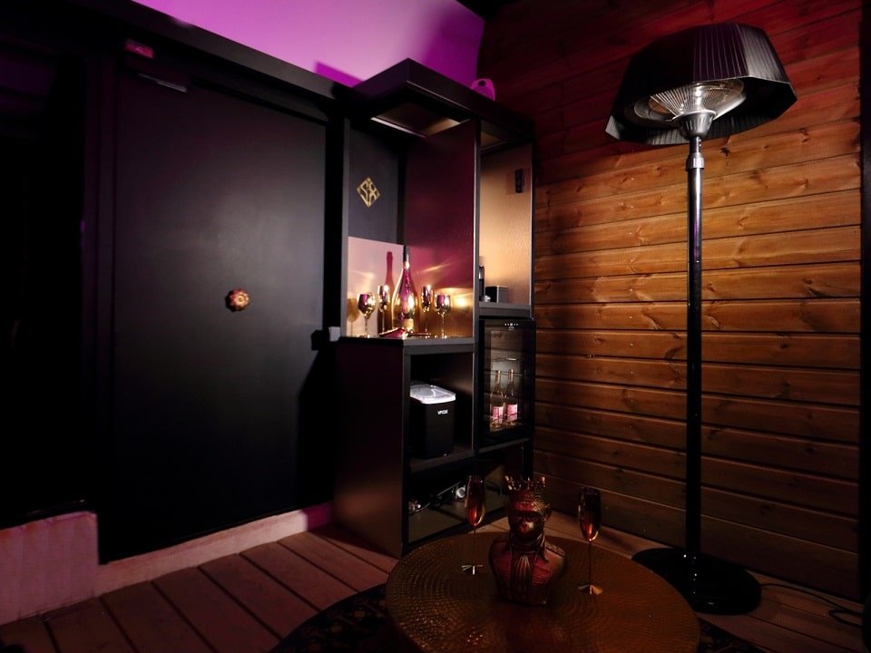 La SXCAPE ROOM - Love’nSpa - weekend en amoureux, love rooms avec spa ou jacuzzi privatif4 de La SXCAPE ROOM
