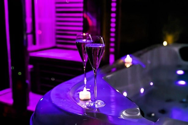 La Villa des Charmes - Love’nSpa - weekend en amoureux, love rooms avec spa ou jacuzzi privatif