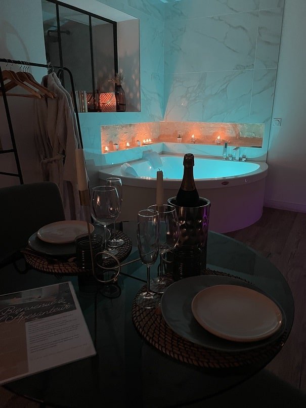 L'Apesanteur - Love’nSpa - weekend en amoureux, love rooms avec spa ou jacuzzi privatif4 de L'Apesanteur
