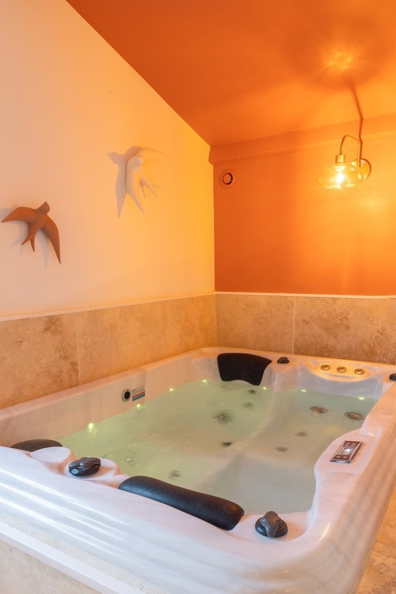 L'Audacieuse - Love’nSpa - weekend en amoureux, love rooms avec spa ou jacuzzi privatif1 de Nuits D'Audace
