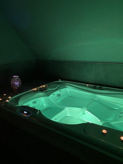 L'AVENTURE - Love’nSpa - weekend en amoureux, love rooms avec spa ou jacuzzi privatif