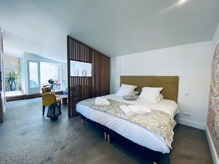 Le 50 suite and spa - La king - Love’nSpa - weekend en amoureux, love rooms avec spa ou jacuzzi privatif