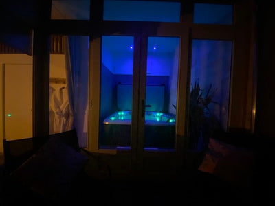 Le 50 suite and spa - La king - Love’nSpa - weekend en amoureux, love rooms avec spa ou jacuzzi privatif