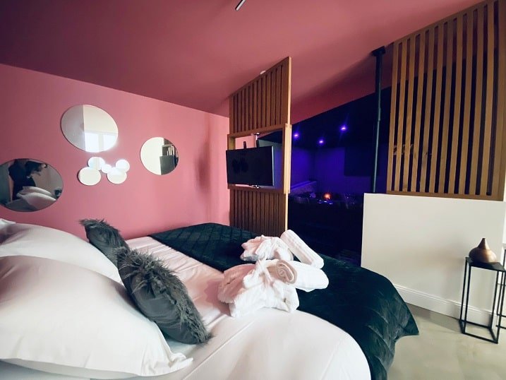 Le 50 suite and spa - La Litchi - Love’nSpa - weekend en amoureux, love rooms avec spa ou jacuzzi privatif3 de Le 50 suite and spa - La Litchi
