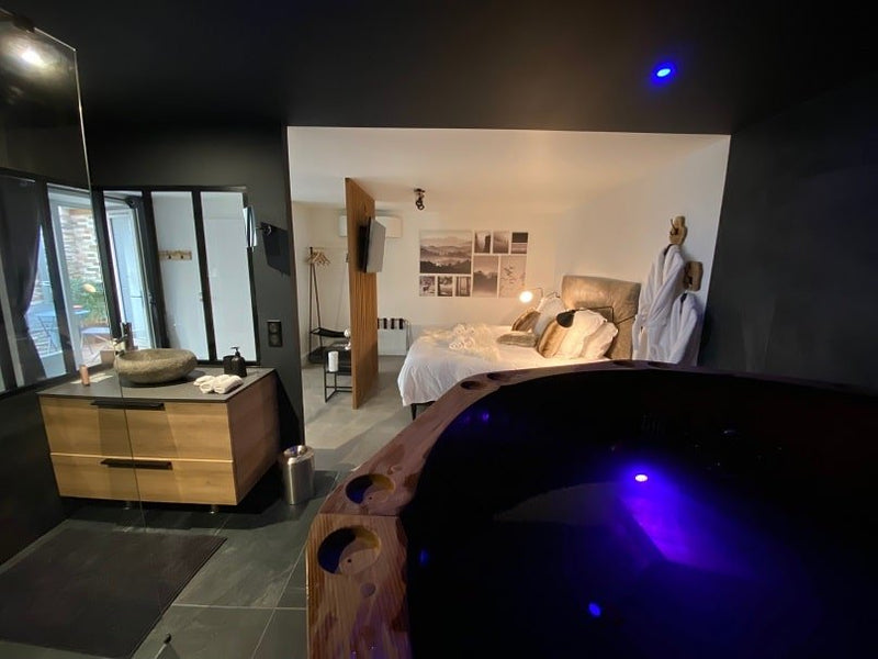 Le 50 suite and spa - La nordique - Love’nSpa - weekend en amoureux, love rooms avec spa ou jacuzzi privatif