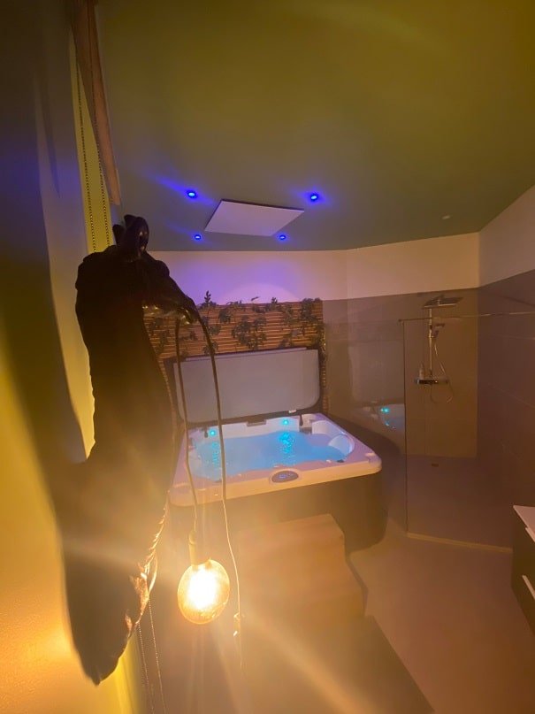 Le 50 suite and spa - La Palmer - Love’nSpa - weekend en amoureux, love rooms avec spa ou jacuzzi privatif