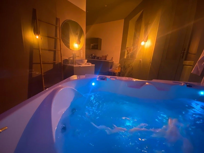 Le 50 suite and spa - La Palmer - Love’nSpa - weekend en amoureux, love rooms avec spa ou jacuzzi privatif
