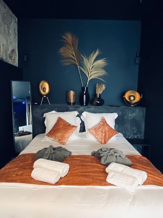 Le 50 suite and spa - La Shelby - Love’nSpa - weekend en amoureux, love rooms avec spa ou jacuzzi privatif