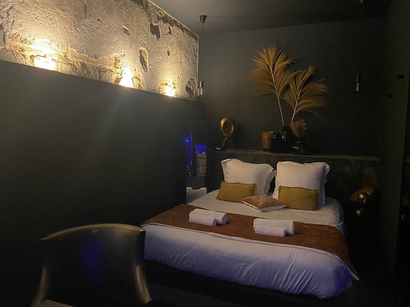 Le 50 suite and spa - La Shelby - Love’nSpa - weekend en amoureux, love rooms avec spa ou jacuzzi privatif