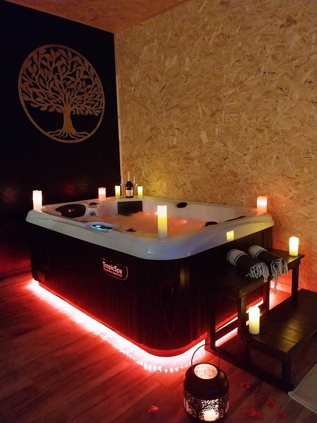 Le Clos F.M.R - Bulle WIGWAM Fanny - Love’nSpa - weekend en amoureux, love rooms avec spa ou jacuzzi privatif12 de Le Clos F.M.R - Bulle WIGWAM Fanny
