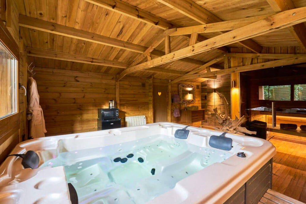 Le Cottage canadien - Love’nSpa - weekend en amoureux, love rooms avec spa ou jacuzzi privatif1 de Les Cottages du Parc - Le Cottage Canadien
