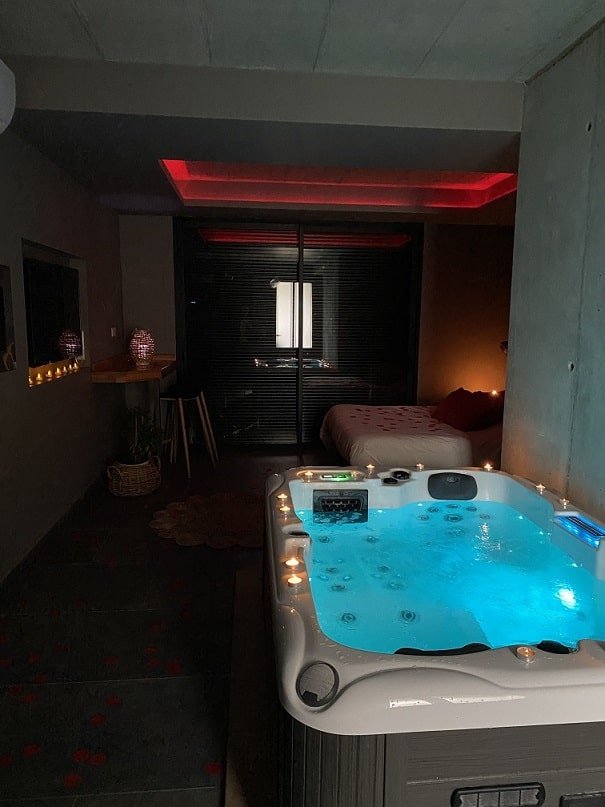 LE FRUIT DÉFENDU - Love’nSpa - weekend en amoureux, love rooms avec spa ou jacuzzi privatif