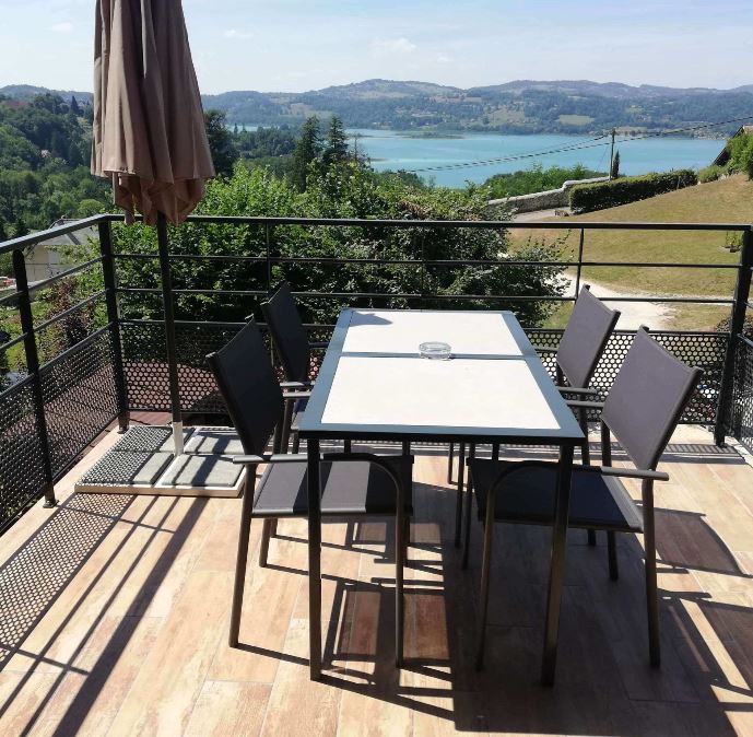 Le Garage vue sur Lac - Love’nSpa - weekend en amoureux, love rooms avec spa ou jacuzzi privatif4 de Le Garage de Sophie
