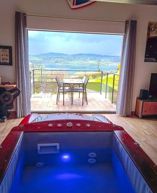 Le Garage vue sur Lac - Love’nSpa - weekend en amoureux, love rooms avec spa ou jacuzzi privatif2 de Le Garage de Sophie
